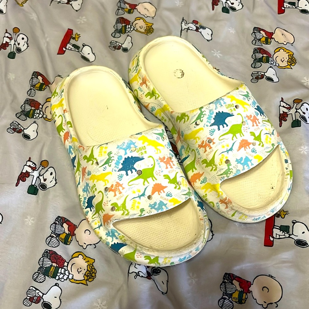 Soft dinosaur’s rubber sandals